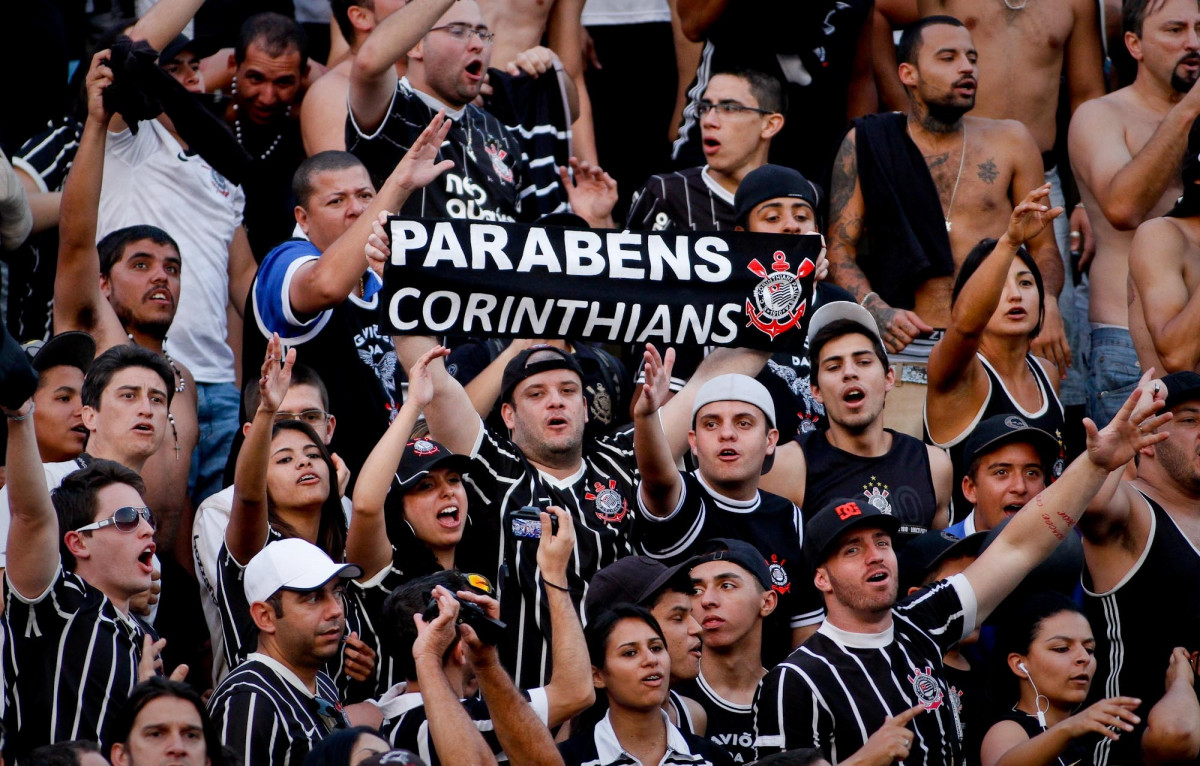 Torcida do Corinthians durante partida entre vlida pelo Campeonato Brasileiro, realizada no Pacaembu