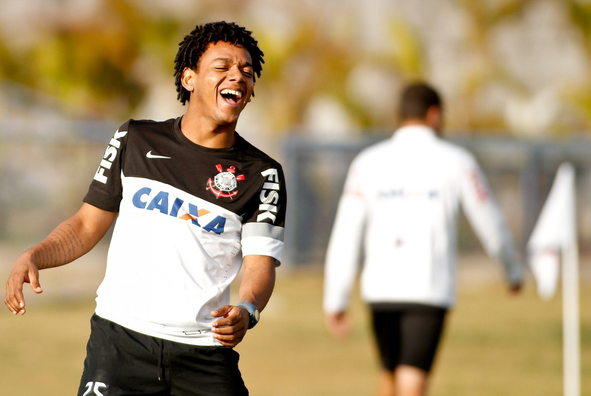 Romarinho marcou seus primeiros em clássico contra o Palmeiras Romarinho marcou seus primeiros em clássico contra o Palmeiras