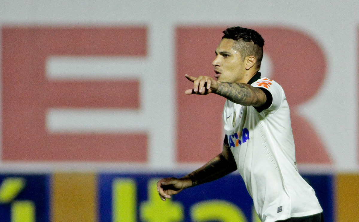Guerreiro do Corinthians comemora aps marca gol contra a equipe do Bahia durante partida vlida pelo Campeonato Brasileiro