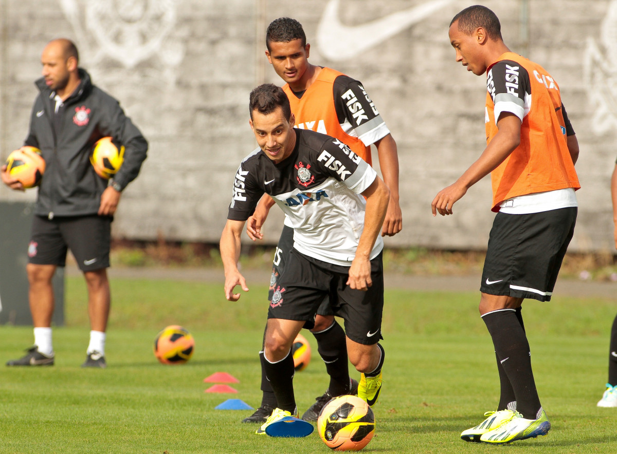 Rodriguinho do Corinthians durante treino realizado no CT Joaquim Grava