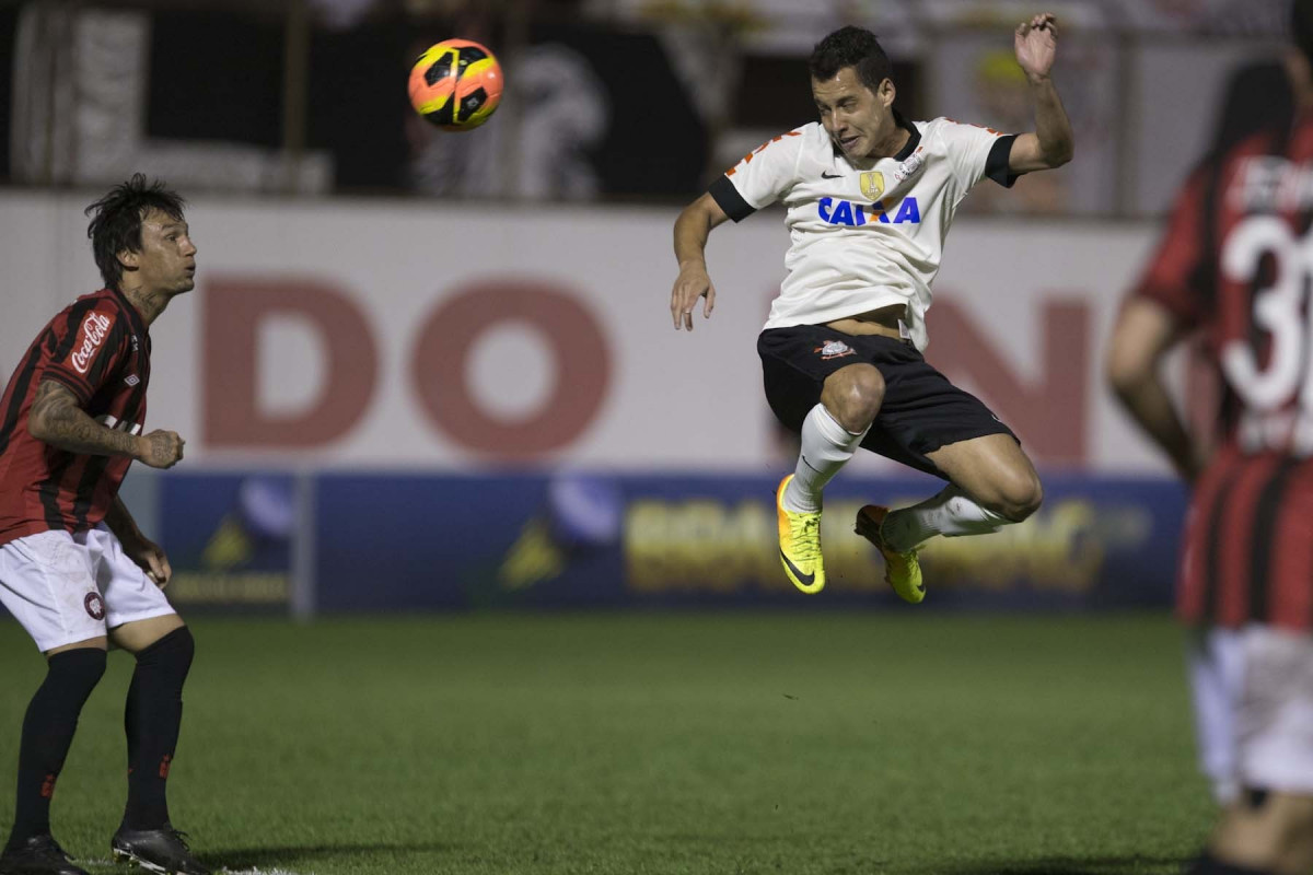 Durante a partida entre Corinthians x Atlético-PR, realizada esta noite no estádio Estádio Romildo Vitor Gomes Ferreira, em Mogi Mirim, válida pela 27ª rodada do Campeonato Brasileiro de 2013