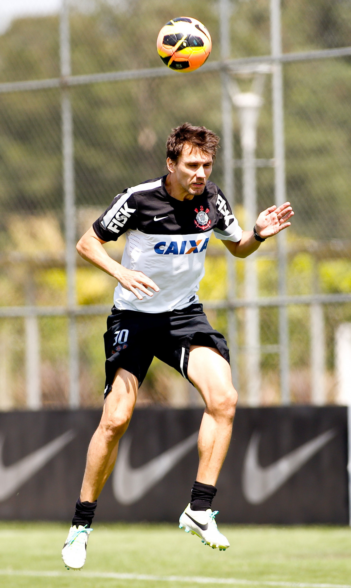 Paulo Andr do Corinthians durante treino realizado no CT Joaquimm Grava