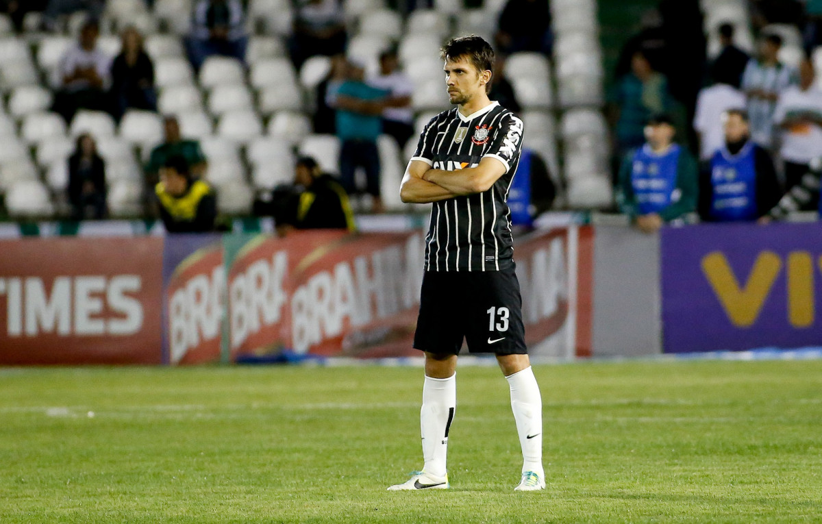 Paulo Andr do Corinthians durante partida vlida pelo Campeonato Brasileiro, realizada no estdio Couto Pereira
