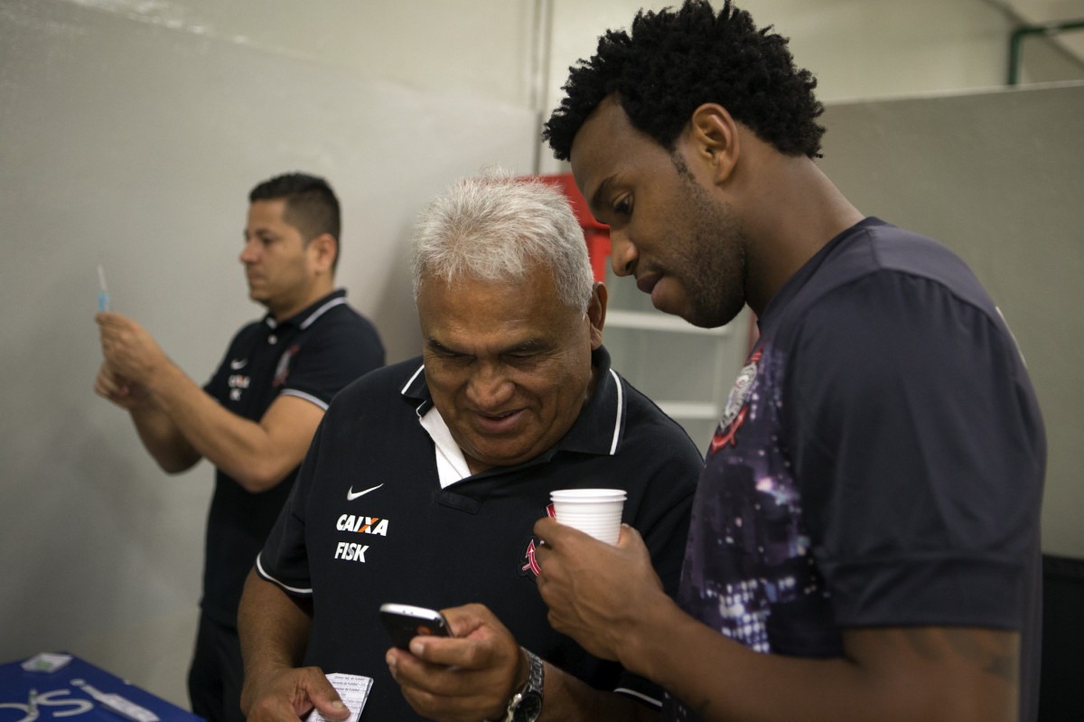 Nos vestiários antes da partida entre Corinthians x Internacional/RS, realizada esta noite no estádio do Pacaembu, válida pela 37ª rodada do Campeonato Brasileiro de 2013