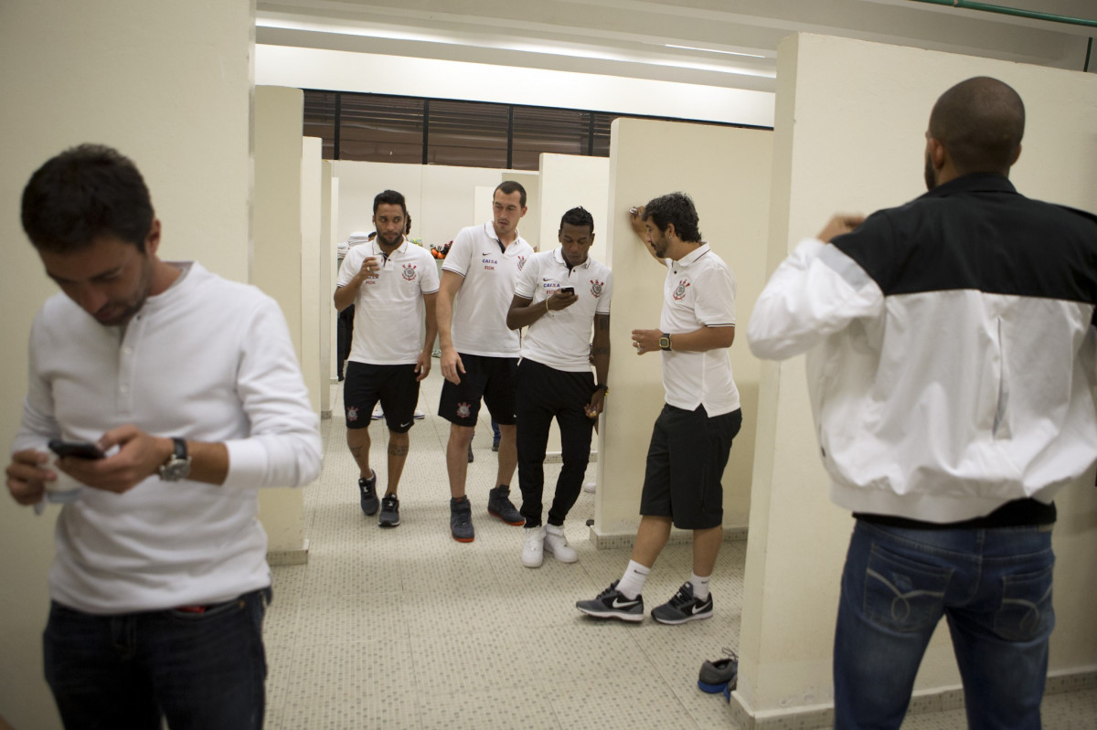 Nos vestiários antes da partida entre Corinthians x Internacional/RS, realizada esta noite no estádio do Pacaembu, válida pela 37ª rodada do Campeonato Brasileiro de 2013