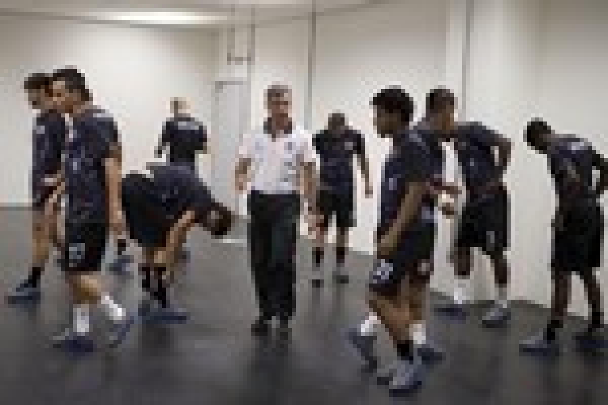 Nos vestiários antes da partida entre Nautico/PE x Corinthians, realizada esta noite na Arena Pernambuco, válida pela 38ª rodada do Campeonato Brasileiro de 2013