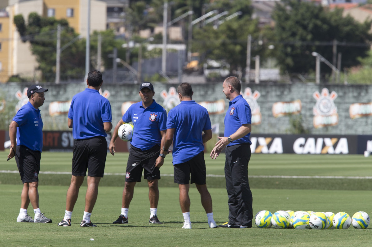 Durante treino esta manh no CT Joaquim Grava, zona leste de So Paulo. O prximo jogo do time ser dia 19/01, contra a Portuguesa, jogo vlido pela primeira rodada do Campeonato Paulista 2014