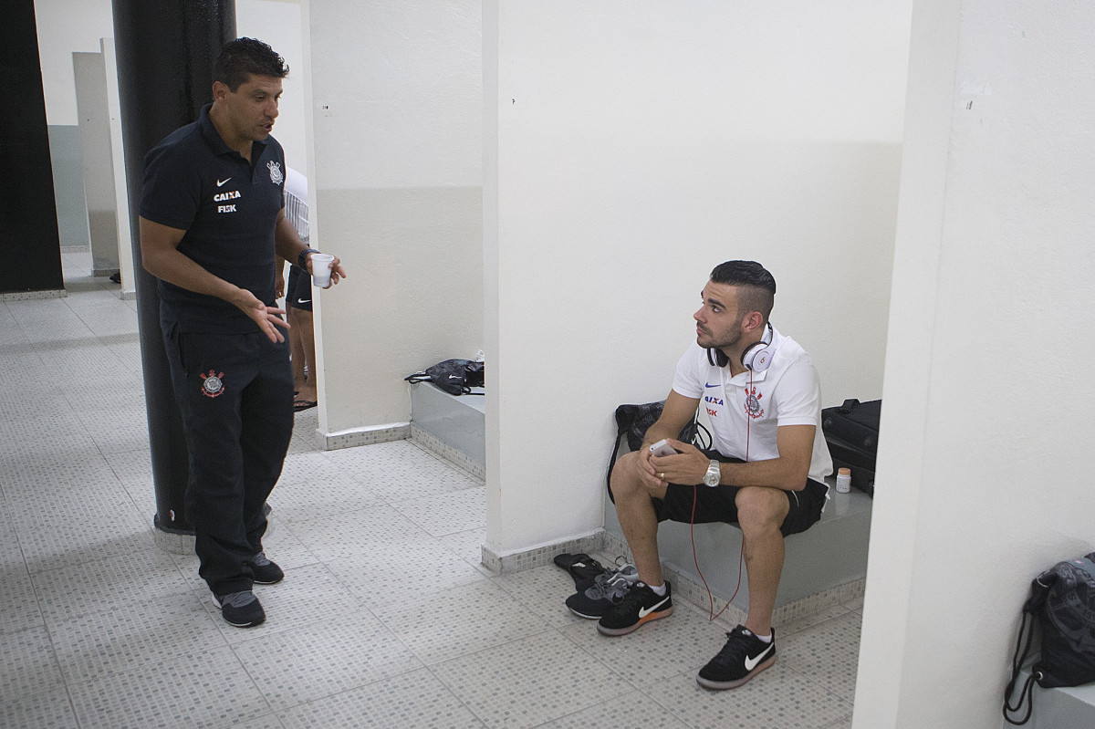 Nos vestiários antes da partida entre Corinthians x Comercial/RP, realizada esta noite no estádio do Pacaembu, válida pela 11ª rodada do Campeonato Paulista de 2014