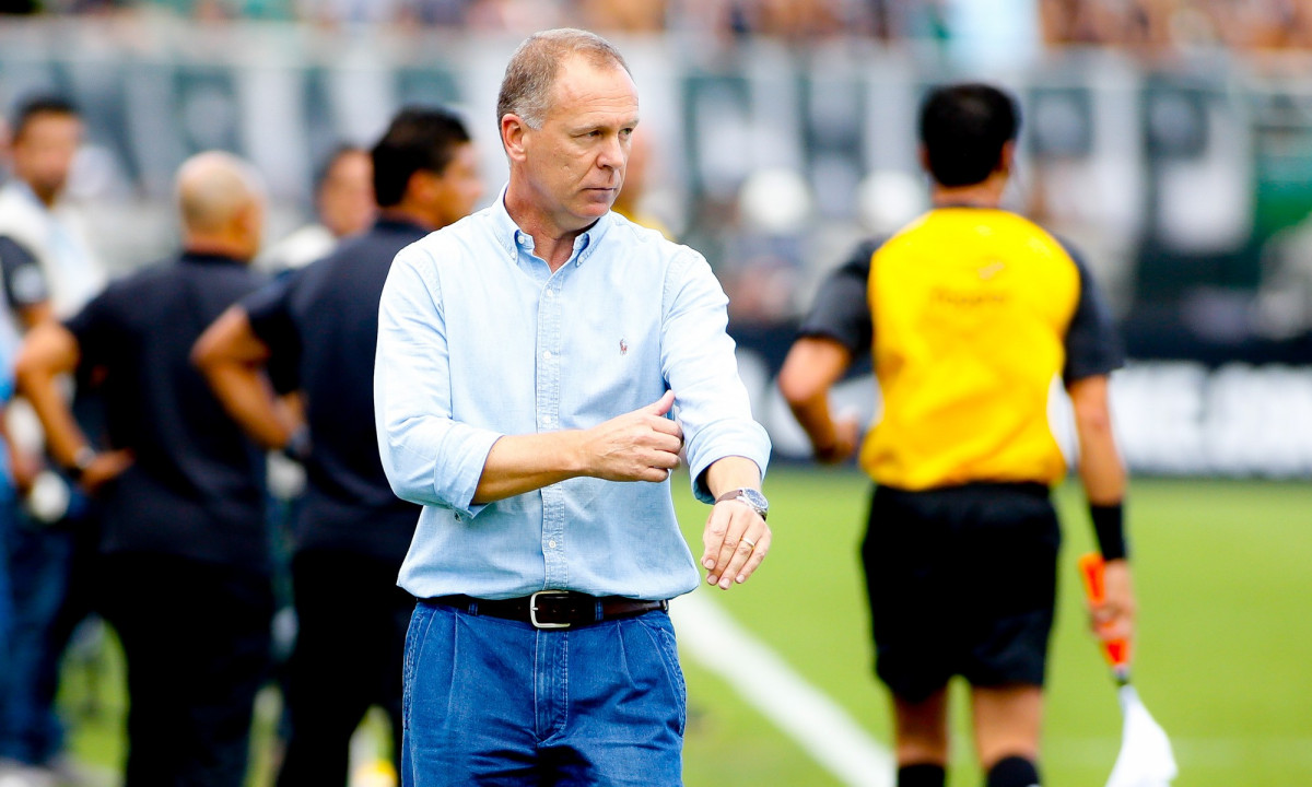 O tcnico Mano Menezes havia sido o ltimo a iniciar to mal uma temporada no Corinthians