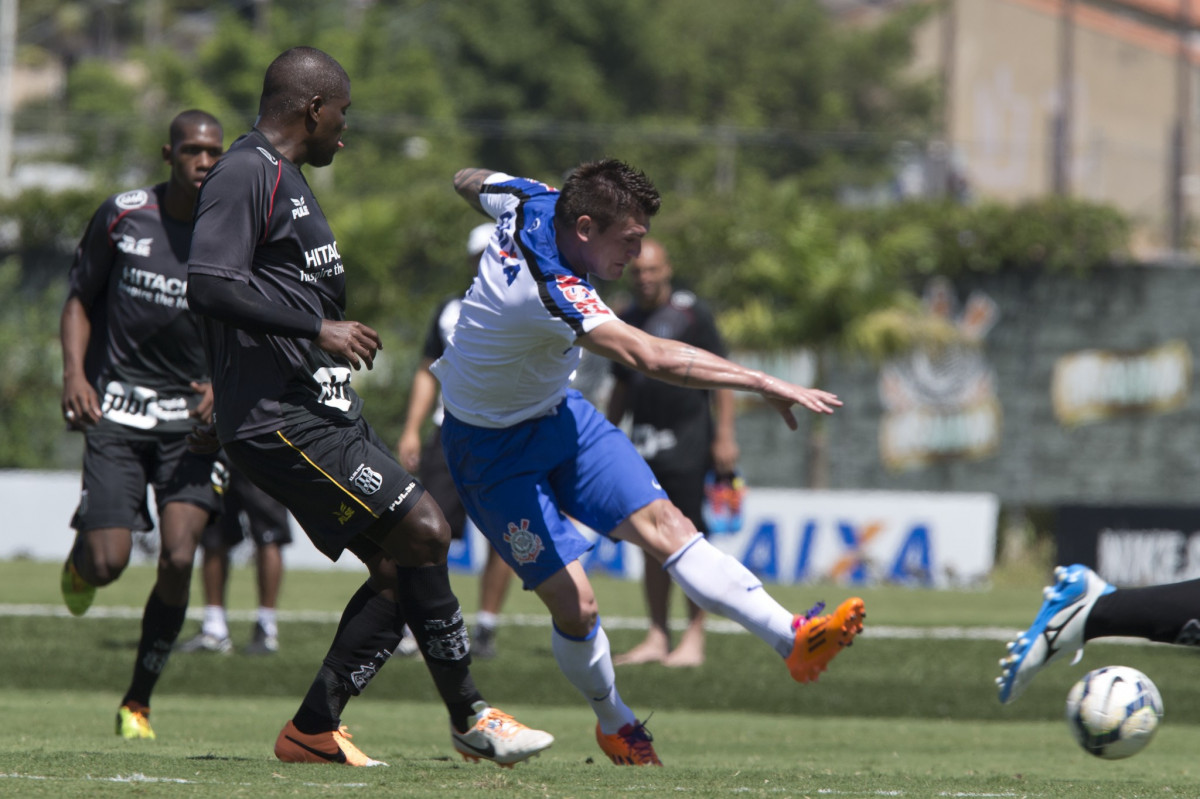 Durante o jogo treino contra a Ponte Preta, de Campinas, esta manhã no CT Joaquim Grava, Parque Ecológico do Tiete, zona leste de São Paulo. O próximo jogo da equipe será dia 20/04, contra o Atlético MIneiro, válido pela 1ª rodada do Campeonato Brasileiro de 2014