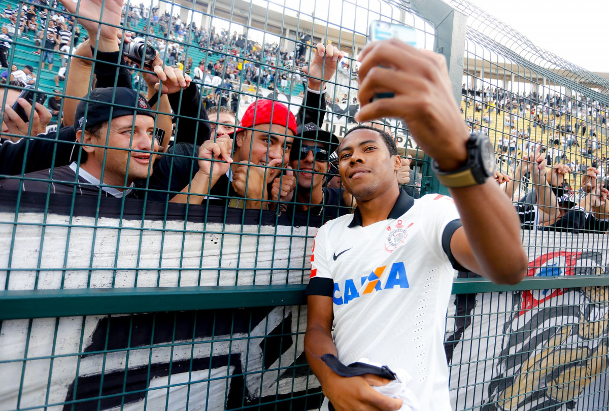 Elias Corinthians durante partida vaila pelo campeonato Brasileiro 2014. joga realizado no Pacaembu realizado27/04/2014: (