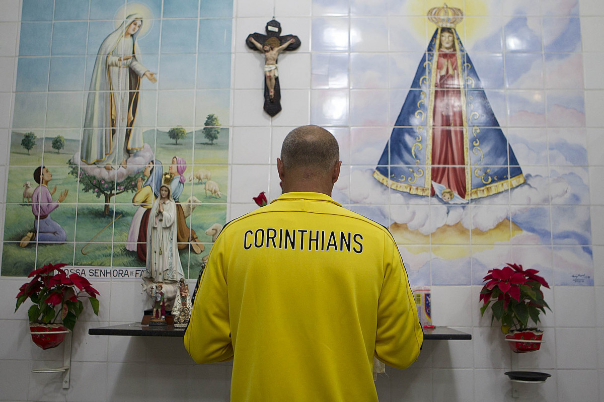 Nos vestirios antes da partida Corinthians x Atltico-PR, realizada esta noite no estdio do Caninde, vlida pela 6 rodada do Campeonato Brasileiro de 2014
