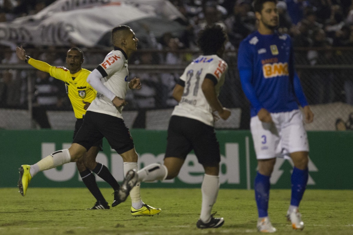 Durante a partida Corinthians x Cruzeiro, realizada esta noite no estdio do Caninde, vlida pela 8 rodada do Campeonato Brasileiro de 2014