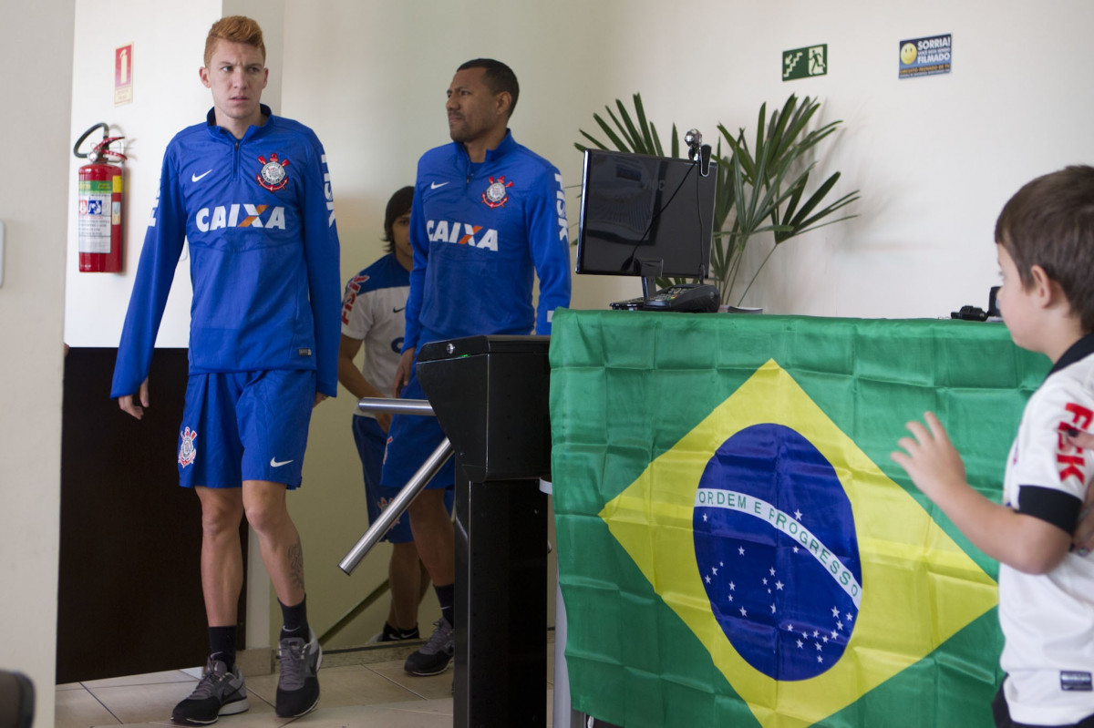 Durante o treino desta manhã em uma academia na cidade de Extrema/MG. O time faz uma intertemporada preparando-se para o próximo jogo dia 17/07 contra o Internacional/RS, na Arena Corinthians, válido pela 10ª rodada do Campeonato Brasileiro de 2014