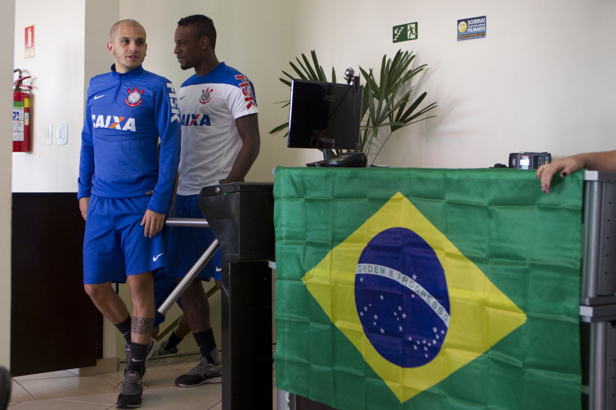 Durante o treino desta manhã em uma academia na cidade de Extrema/MG. O time faz uma intertemporada preparando-se para o próximo jogo dia 17/07 contra o Internacional/RS, na Arena Corinthians, válido pela 10ª rodada do Campeonato Brasileiro de 2014