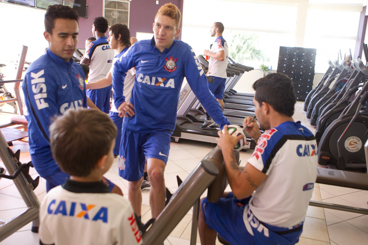 Durante o treino desta manh em uma academia na cidade de Extrema/MG. O time faz uma intertemporada preparando-se para o prximo jogo dia 17/07 contra o Internacional/RS, na Arena Corinthians, vlido pela 10 rodada do Campeonato Brasileiro de 2014