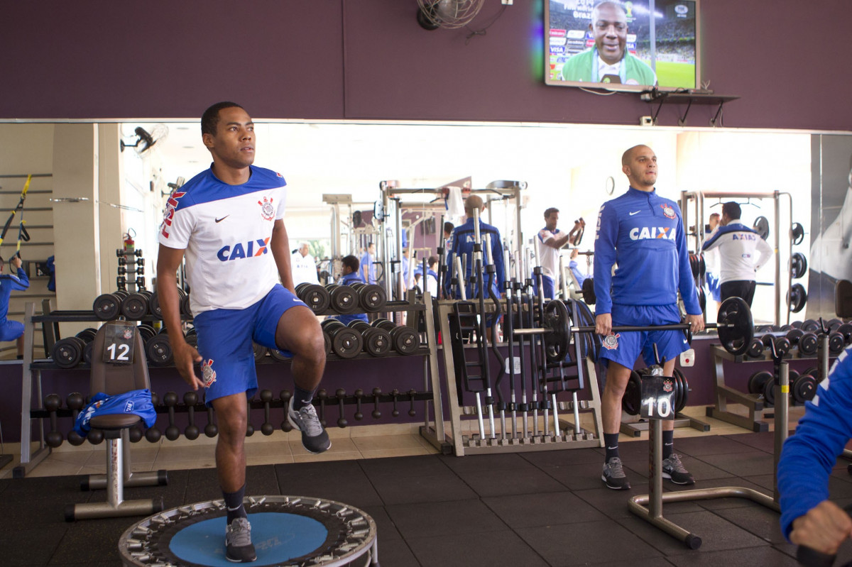 Durante o treino desta manh em uma academia na cidade de Extrema/MG. O time faz uma intertemporada preparando-se para o prximo jogo dia 17/07 contra o Internacional/RS, na Arena Corinthians, vlido pela 10 rodada do Campeonato Brasileiro de 2014