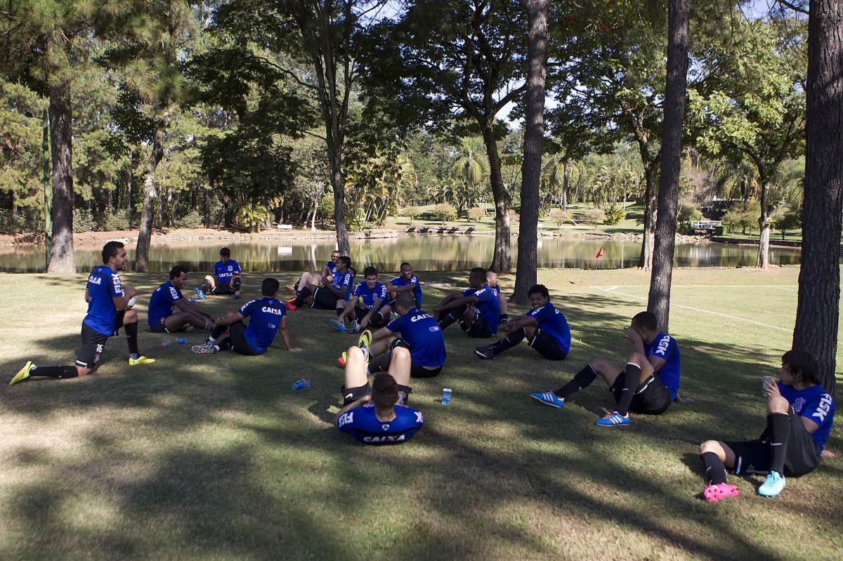 Durante o treino desta manh no Hotel Fazenda das Amoreiras, na cidade de Extrema/MG. O time faz uma intertemporada preparando-se para o prximo jogo dia 17/07 contra o Internacional/RS, na Arena Corinthians, vlido pela 10 rodada do Campeonato Brasileiro de 2014