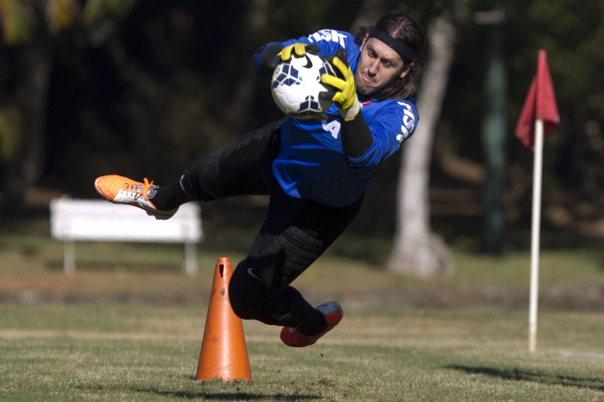 Durante o treino desta manh no Hotel Fazenda das Amoreiras, na cidade de Extrema/MG. O time faz uma intertemporada preparando-se para o prximo jogo dia 17/07 contra o Internacional/RS, na Arena Corinthians, vlido pela 10 rodada do Campeonato Brasileiro de 2014