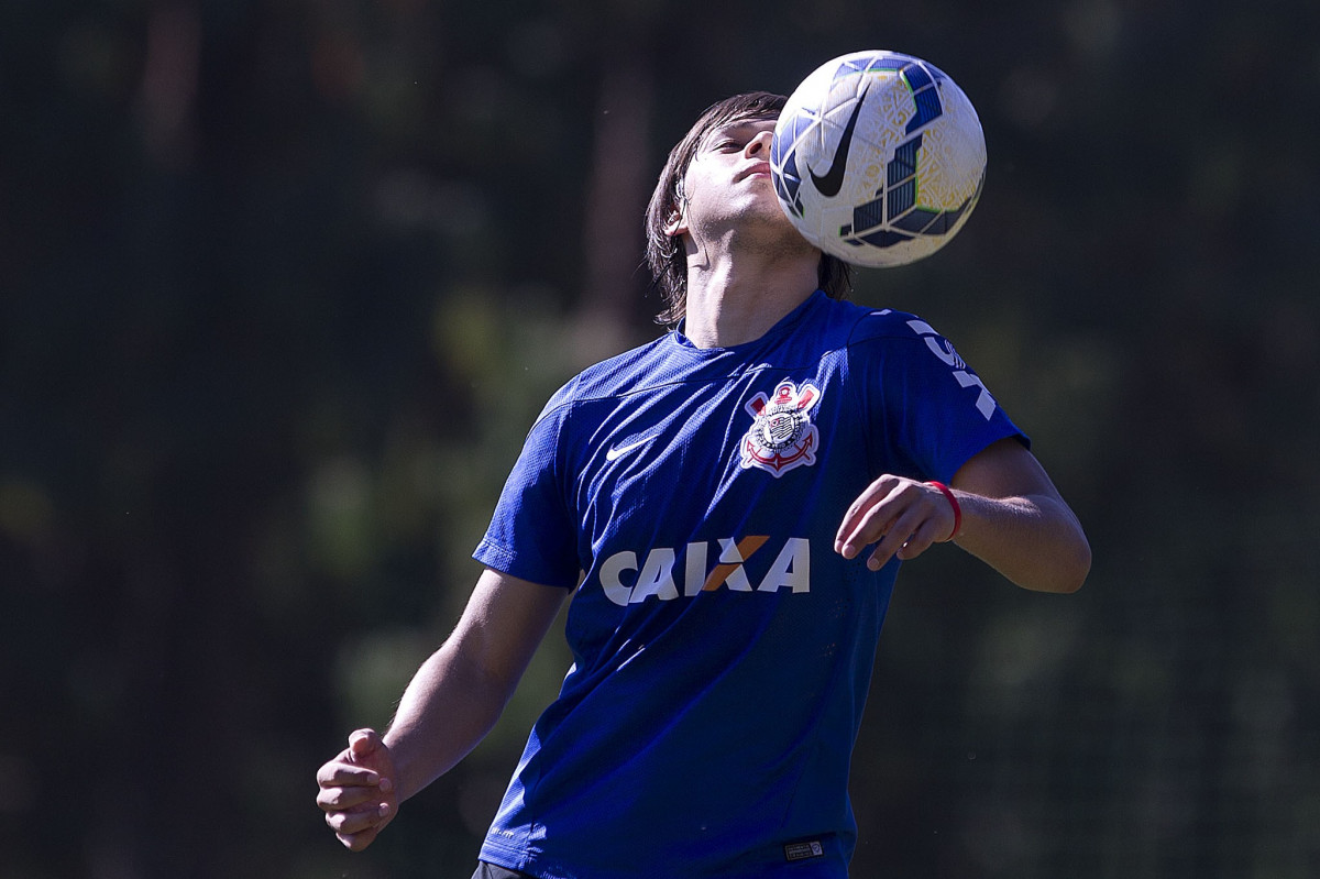 Durante o treino desta manh no Hotel Fazenda das Amoreiras, na cidade de Extrema/MG. O time faz uma intertemporada preparando-se para o prximo jogo dia 17/07 contra o Internacional/RS, na Arena Corinthians, vlido pela 10 rodada do Campeonato Brasileiro de 2014