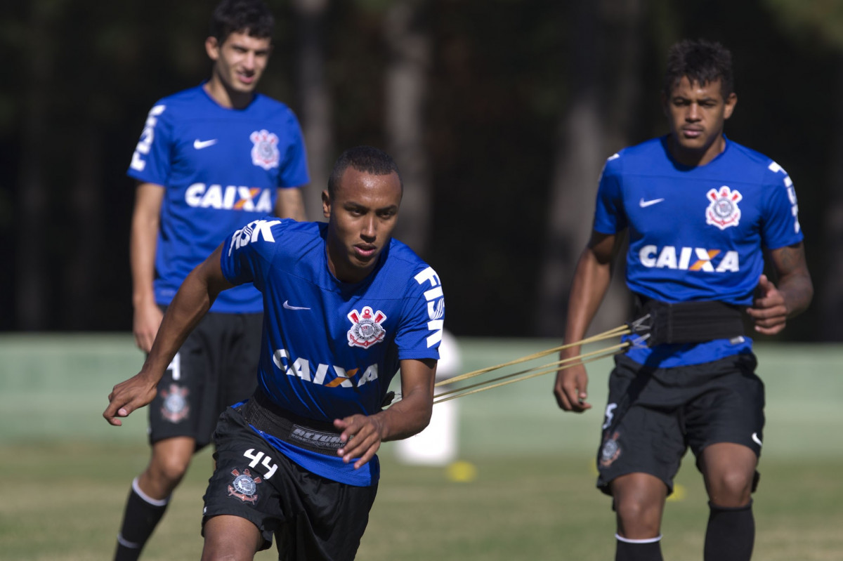 Durante o treino desta manh no Hotel Fazenda das Amoreiras, na cidade de Extrema/MG. O time faz uma intertemporada preparando-se para o prximo jogo dia 17/07 contra o Internacional/RS, na Arena Corinthians, vlido pela 10 rodada do Campeonato Brasileiro de 2014