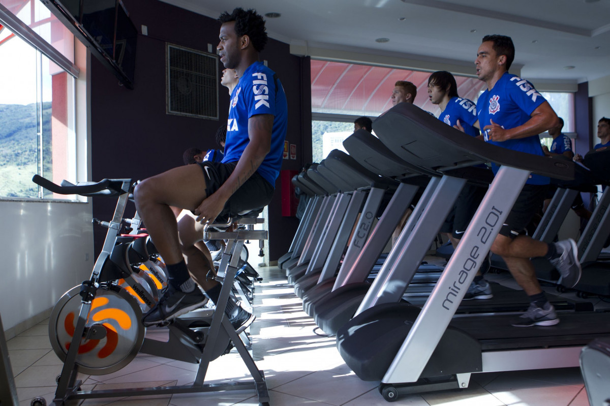 Durante o treino desta manhã em um academia na cidade de Extrema/MG. O time faz uma intertemporada preparando-se para o próximo jogo dia 17/07 contra o Internacional/RS, na Arena Corinthians, válido pela 10ª rodada do Campeonato Brasileiro de 2014