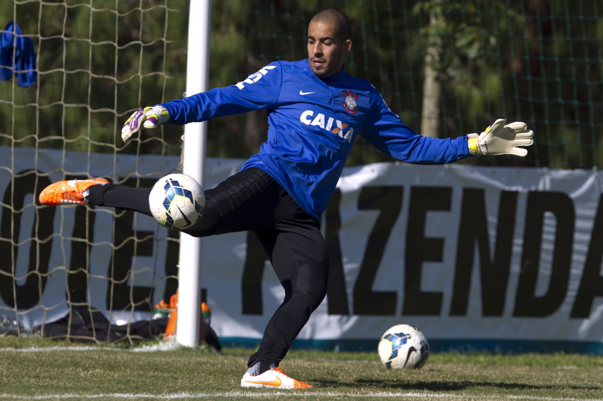 Durante o treino desta manh no Hotel Fazenda das Amorerias, na cidade de Extrema/MG. O time faz uma intertemporada preparando-se para o prximo jogo dia 17/07 contra o Internacional/RS, na Arena Corinthians, vlido pela 10 rodada do Campeonato Brasileiro de 2014