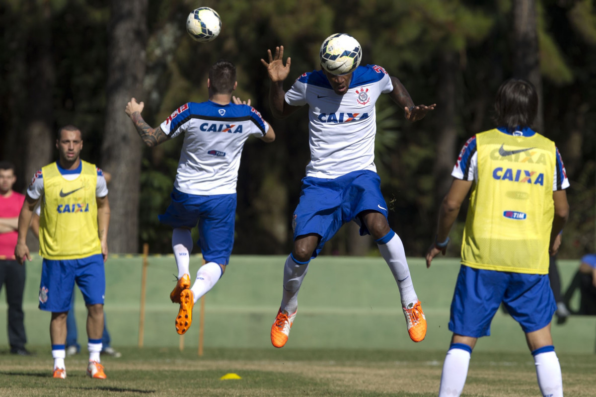 Durante o treino desta manh no Hotel Fazenda das Amorerias, na cidade de Extrema/MG. O time faz uma intertemporada preparando-se para o prximo jogo dia 17/07 contra o Internacional/RS, na Arena Corinthians, vlido pela 10 rodada do Campeonato Brasileiro de 2014