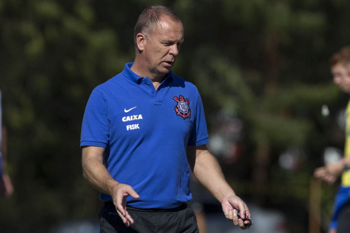 Durante o treino desta manh no Hotel Fazenda das Amorerias, na cidade de Extrema/MG. O time faz uma intertemporada preparando-se para o prximo jogo dia 17/07 contra o Internacional/RS, na Arena Corinthians, vlido pela 10 rodada do Campeonato Brasileiro de 2014