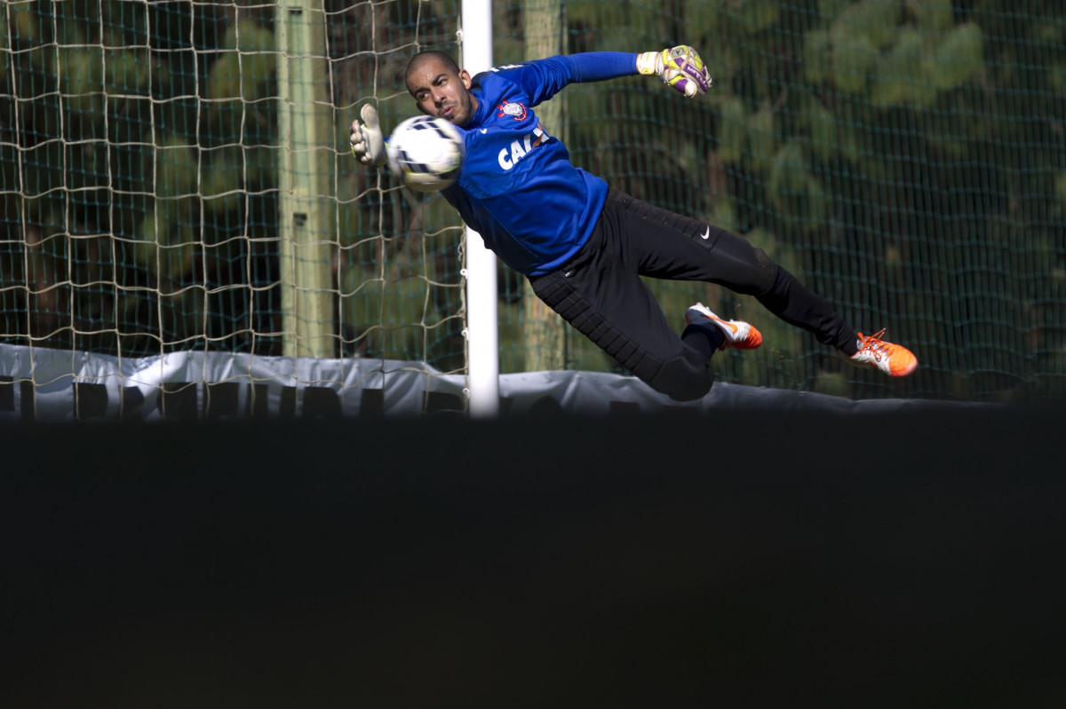 Durante o treino desta manh no Hotel Fazenda das Amorerias, na cidade de Extrema/MG. O time faz uma intertemporada preparando-se para o prximo jogo dia 17/07 contra o Internacional/RS, na Arena Corinthians, vlido pela 10 rodada do Campeonato Brasileiro de 2014