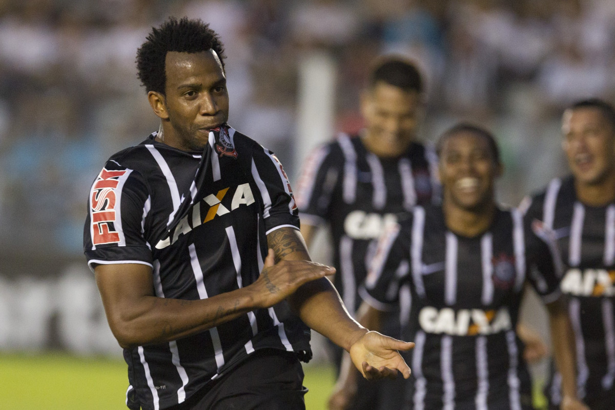 Durante o jogo entre Santos x Corinthians realizado esta tarde na Vila Belmiro, vlido pela 14 rodada do Campeonato Brasileiro de 2014