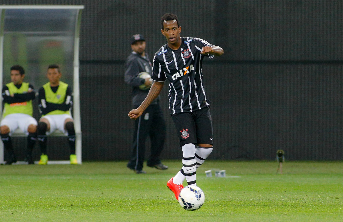 Recm-chegado, Gil far sua primeira partida como titular do Corinthians em sua segunda passagem pelo clube