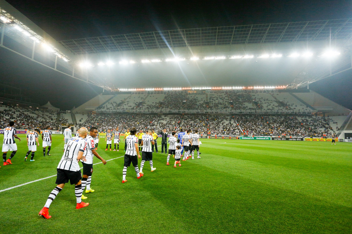 Jogadores do Corinthians durante partida vlida pelo campeonato Brasileiro. jogo realizado na Arena Corinthians 11/09/2014(