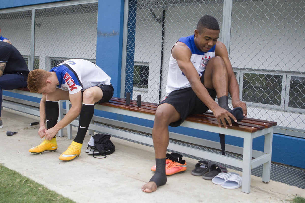 Durante o treino desta tarde em Manaus no CT do So Raimundo. O prximo jogo da equipe ser amanh, sbado, 11/10, contra o Botafogo, na Arena Amaznia, em Manaus, vlido pela 27 rodada do Campeonato Brasileiro de 2014