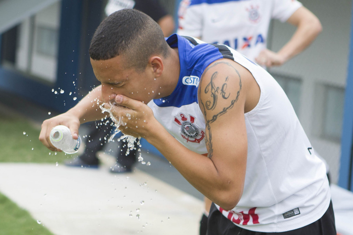 Durante o treino desta tarde em Manaus no CT do So Raimundo. O prximo jogo da equipe ser amanh, sbado, 11/10, contra o Botafogo, na Arena Amaznia, em Manaus, vlido pela 27 rodada do Campeonato Brasileiro de 2014