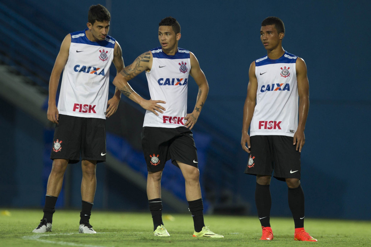 Durante o treino desta tarde em Manaus no CT do So Raimundo. O prximo jogo da equipe ser amanh, sbado, 11/10, contra o Botafogo, na Arena Amaznia, em Manaus, vlido pela 27 rodada do Campeonato Brasileiro de 2014