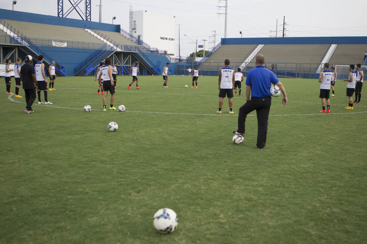 Durante o treino desta tarde em Manaus no CT do So Raimundo. O prximo jogo da equipe ser amanh, sbado, 11/10, contra o Botafogo, na Arena Amaznia, em Manaus, vlido pela 27 rodada do Campeonato Brasileiro de 2014