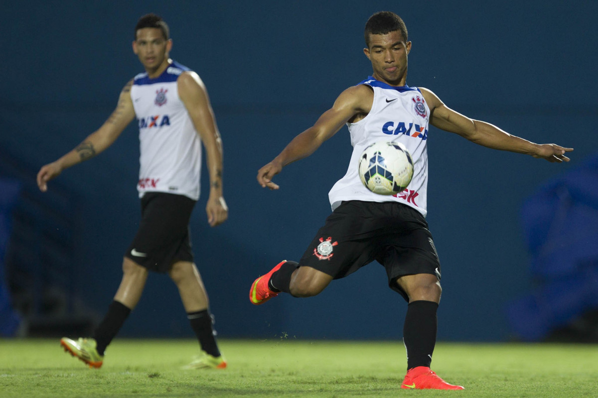 Durante o treino desta tarde em Manaus no CT do So Raimundo. O prximo jogo da equipe ser amanh, sbado, 11/10, contra o Botafogo, na Arena Amaznia, em Manaus, vlido pela 27 rodada do Campeonato Brasileiro de 2014