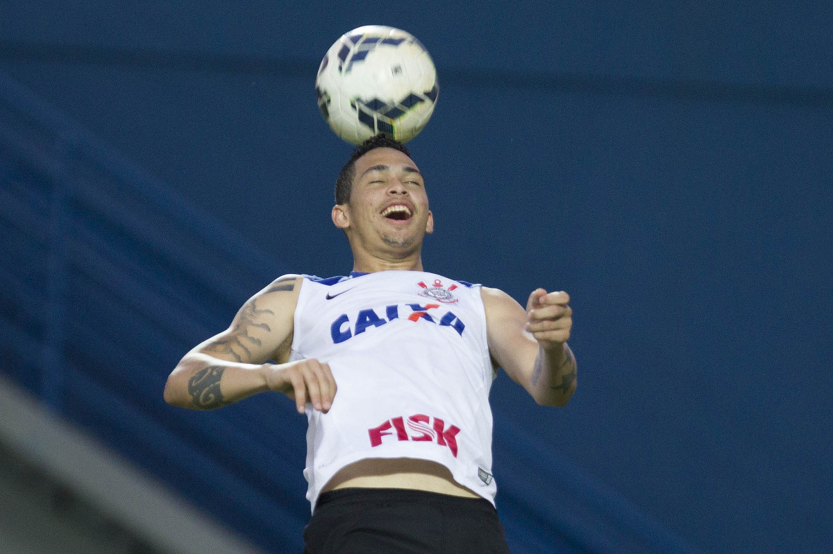 Durante o treino desta tarde em Manaus no CT do So Raimundo. O prximo jogo da equipe ser amanh, sbado, 11/10, contra o Botafogo, na Arena Amaznia, em Manaus, vlido pela 27 rodada do Campeonato Brasileiro de 2014