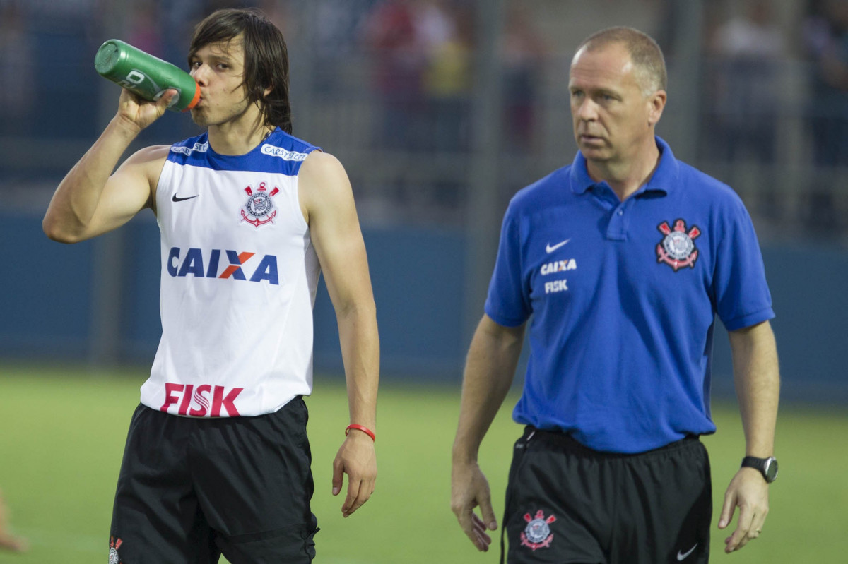 Durante o treino desta tarde em Manaus no CT do So Raimundo. O prximo jogo da equipe ser amanh, sbado, 11/10, contra o Botafogo, na Arena Amaznia, em Manaus, vlido pela 27 rodada do Campeonato Brasileiro de 2014