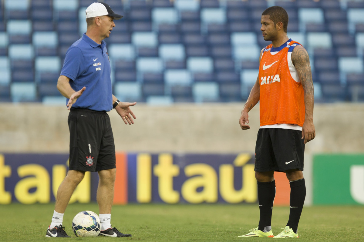 Durante o treino desta tarde na Arena Pantanal, em Cuiaba/MT. O próximo jogo da equipe será amanhã, quarta-feira, dia 22/10, contra o Vitoria/BA, pela 30ª rodada do Campeonato Brasileiro de 2014