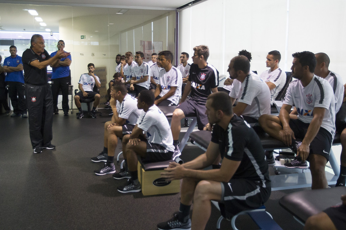 Durante a reapresentacao dos jogadores esta tarde no CT Joaquim Grava, zona leste da cidade. O próximo jogo da equipe será dia 15/01no torneio internacional, em Orlando/EUA, contra o Colonia da Alemanha