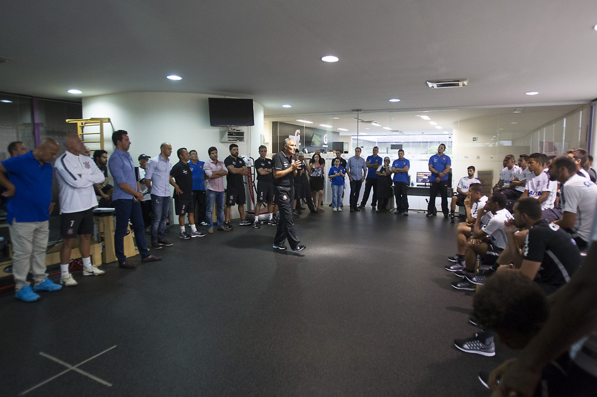 Durante a reapresentacao dos jogadores esta tarde no CT Joaquim Grava, zona leste da cidade. O próximo jogo da equipe será dia 15/01no torneio internacional, em Orlando/EUA, contra o Colonia da Alemanha