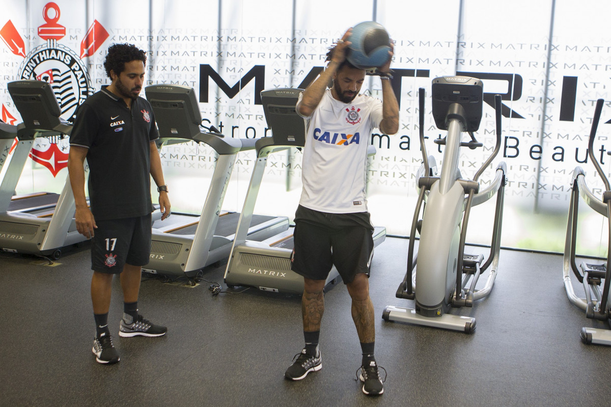 Durante a reapresentacao dos jogadores esta tarde no CT Joaquim Grava, zona leste da cidade. O próximo jogo da equipe será dia 15/01no torneio internacional, em Orlando/EUA, contra o Colonia da Alemanha