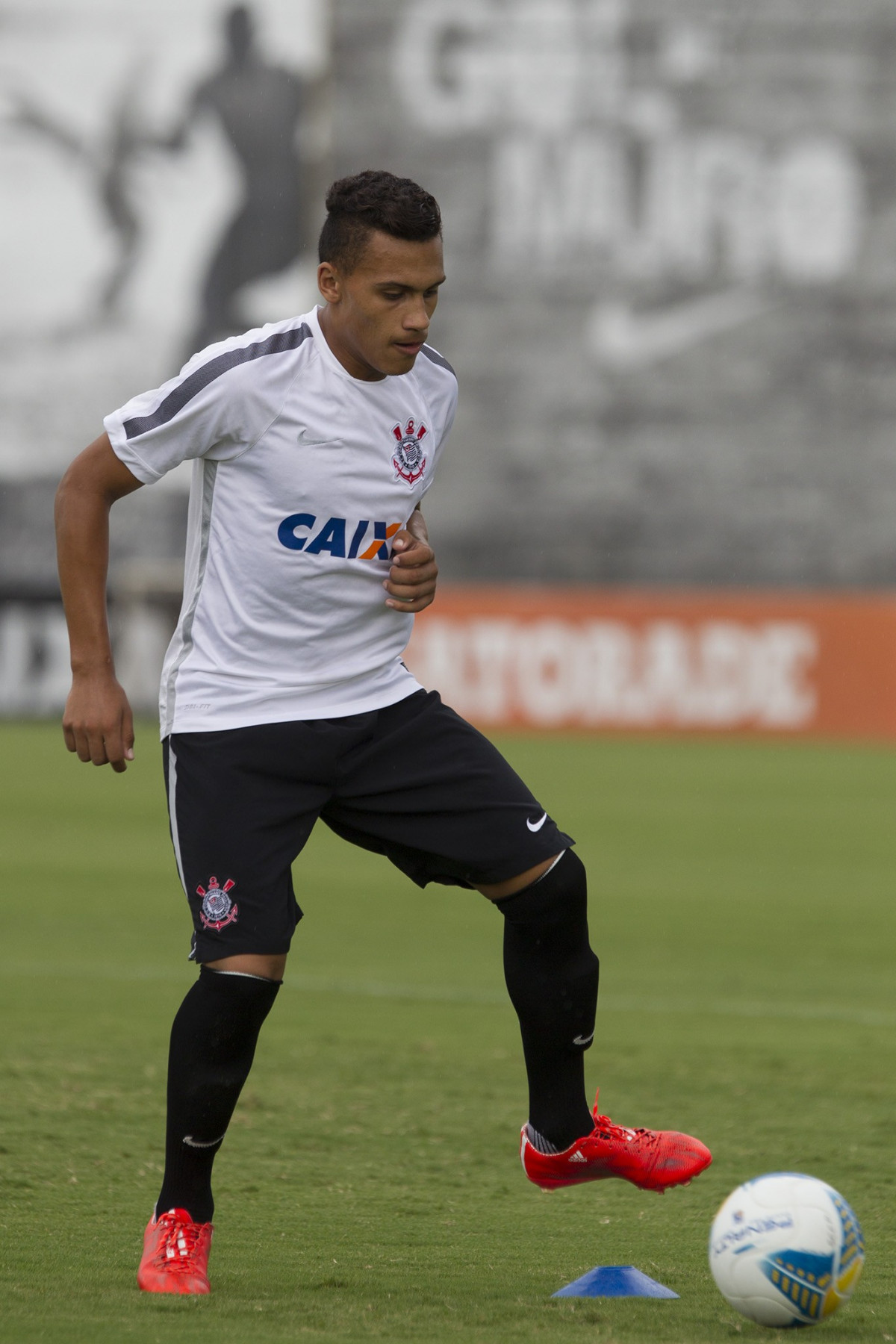 Durante o treino desta tarde no CT Joaquim Grava, zona leste da cidade. O próximo jogo do time será sábado dia 14/02 contra o Botafogo/RP, na Arena Corinthians, válido pela 4ª rodada do Campeonato Paulista de 2015