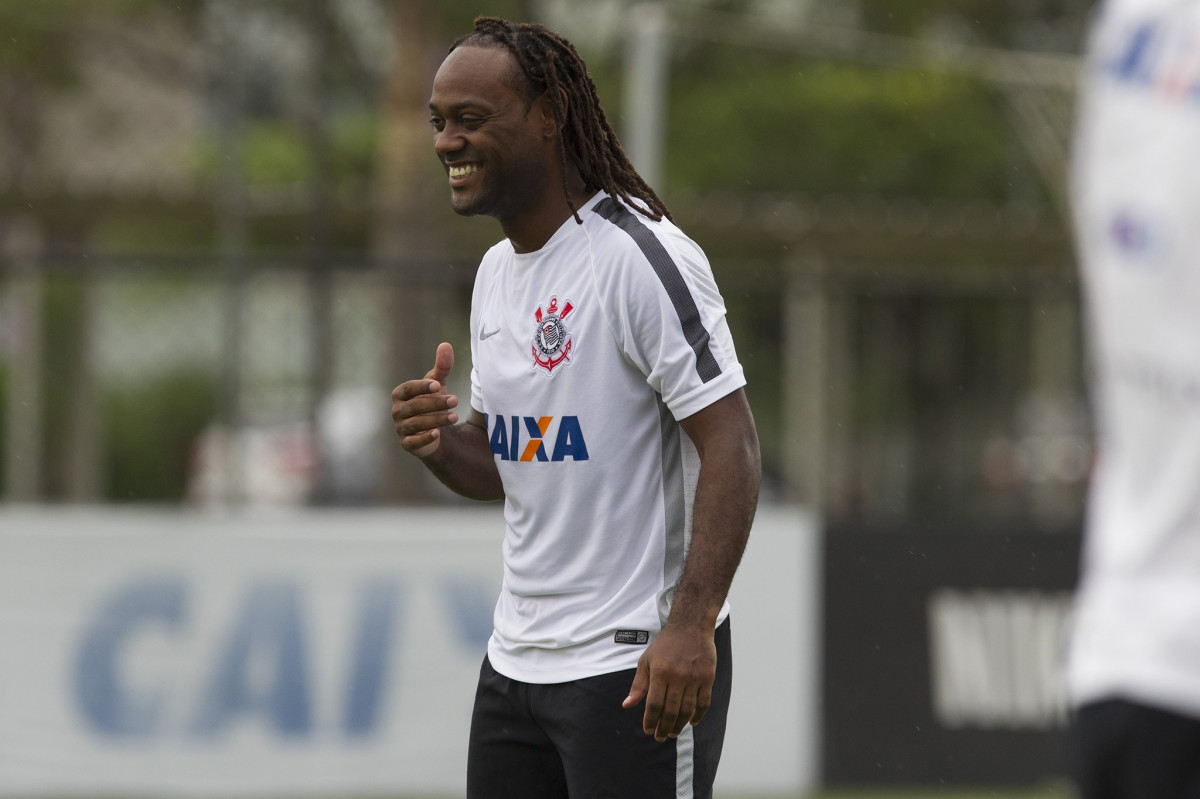 Durante o treino desta tarde no CT Joaquim Grava, zona leste da cidade. O próximo jogo do time será sábado dia 14/02 contra o Botafogo/RP, na Arena Corinthians, válido pela 4ª rodada do Campeonato Paulista de 2015