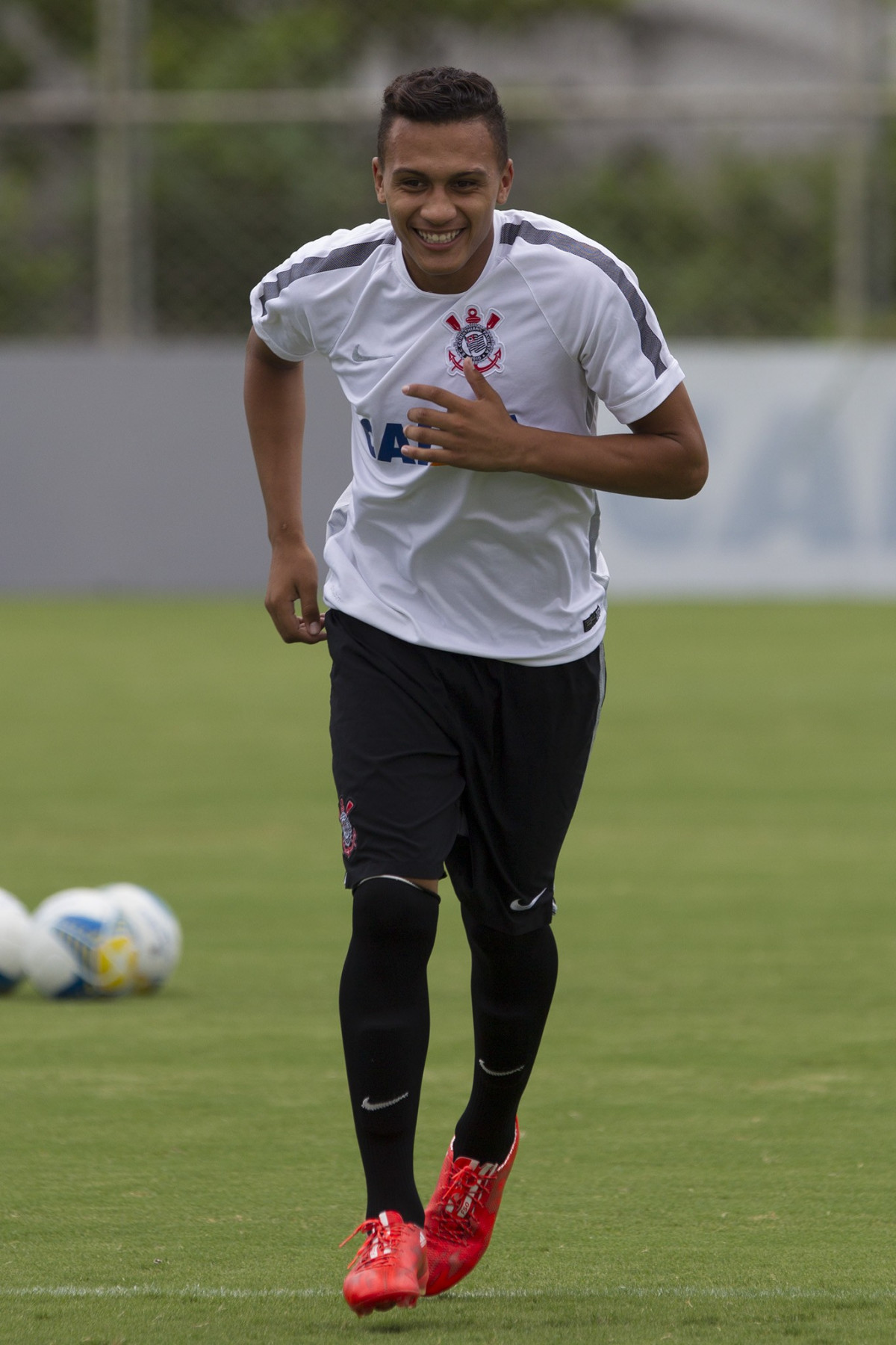 Durante o treino desta tarde no CT Joaquim Grava, zona leste da cidade. O próximo jogo do time será sábado dia 14/02 contra o Botafogo/RP, na Arena Corinthians, válido pela 4ª rodada do Campeonato Paulista de 2015