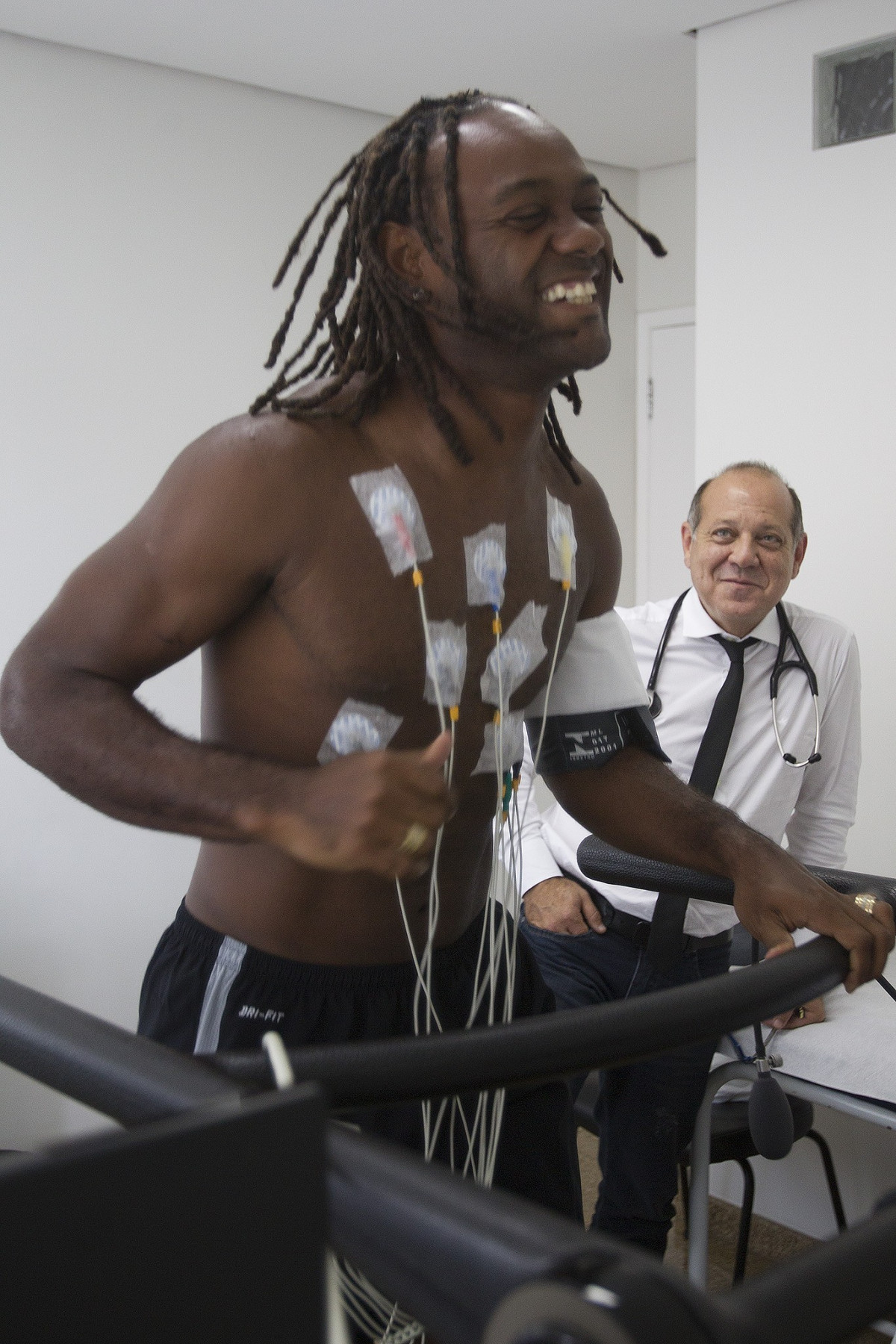 O atacante Wagner Love faz exames cardiologicos esta tarde na clinica Santanacor. O prximo do time ser sbado dia 14/02 contra o Botafogo/RP, na Arena Corinthians, vlido pela 4 rodada do Campeonato Paulista de 2015