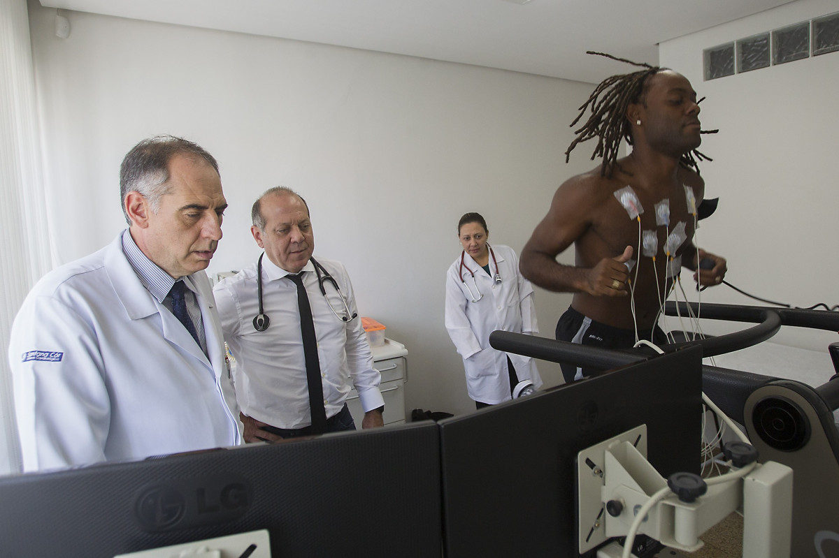 O atacante Wagner Love faz exames cardiologicos esta tarde na clinica Santanacor. O prximo do time ser sbado dia 14/02 contra o Botafogo/RP, na Arena Corinthians, vlido pela 4 rodada do Campeonato Paulista de 2015