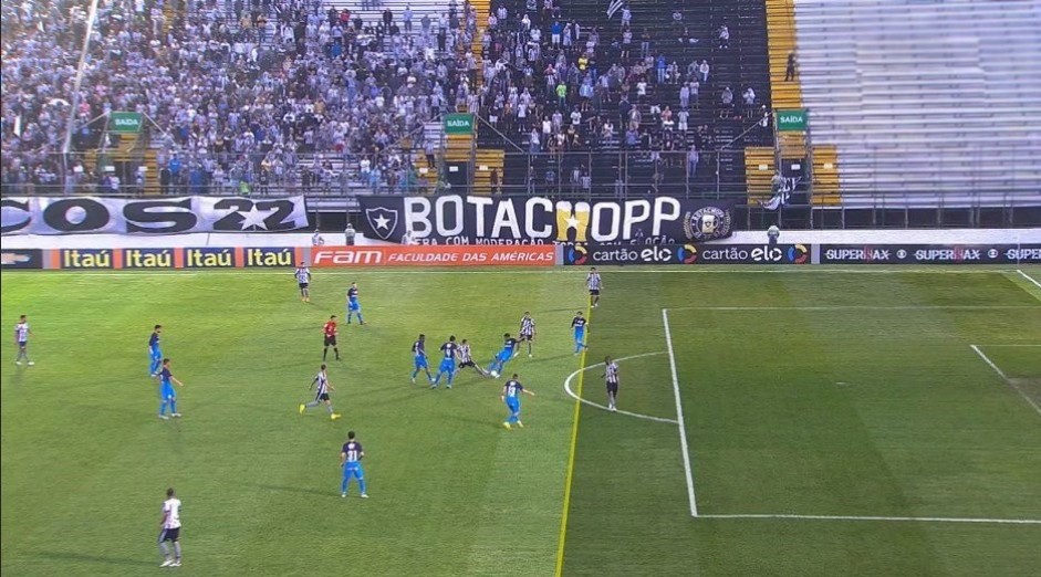 Gol do Botafogo teve impedimento no marcado